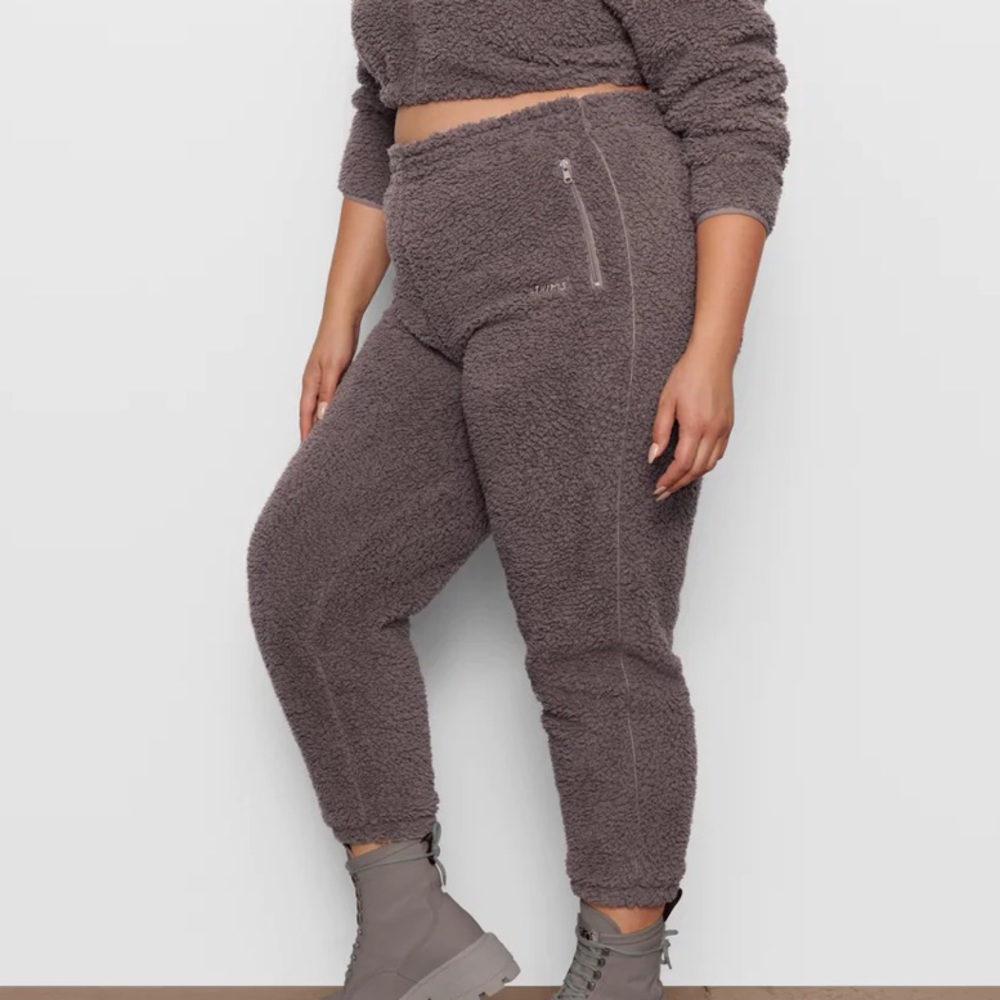 Skims Sherpa Joggers in Amethyst Large New with Tags